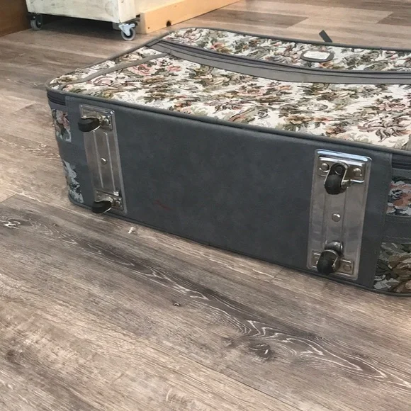 Jordache Patterned Luggage Set - Picture 10 of 16